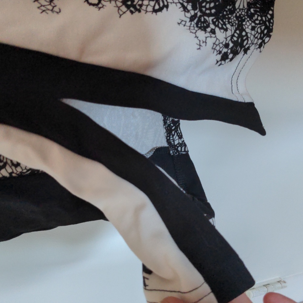Black and white sleeveless dress - Picture 3 of 3